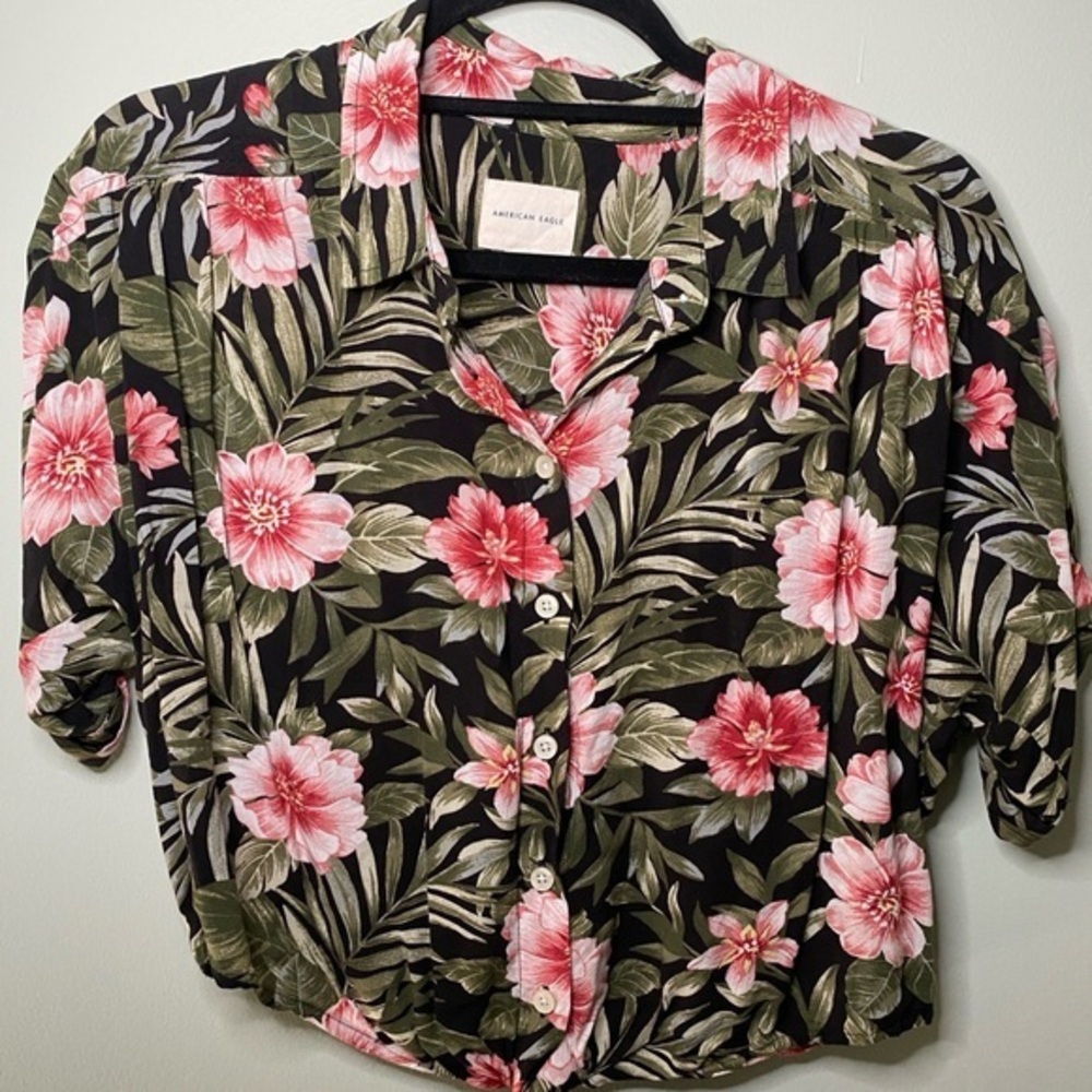 American Eagle Outfitters Women's Floral Hawaiian Crop Top size Medium